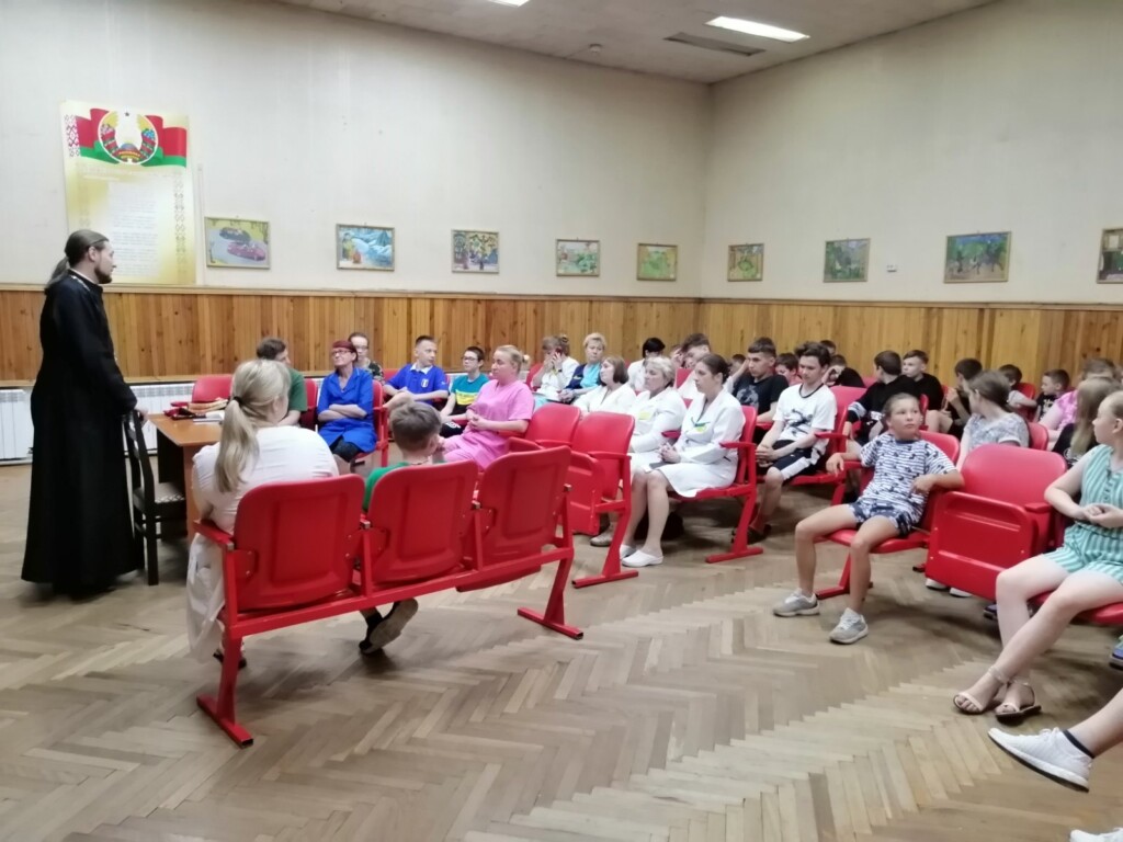 30 июня 2022 года иерей Виталий Партий провел беседу об Заповедях Божиих для детей проходящих медицинскую реабилитацию