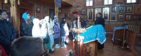 Экскурсия в храме для детей из медицинской реабилитации Живица.